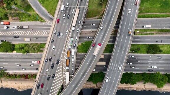 巴西圣保罗公路上的交通延时交通场景