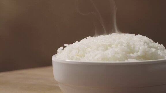 米饭在碗里蒸慢动作