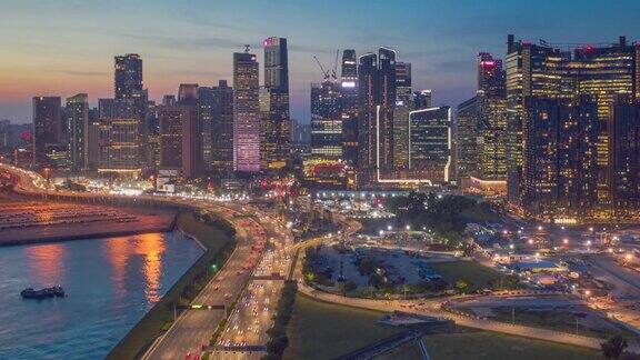 时间推移鸟瞰图城市交通道路和交通中心的商业区在新加坡的市中心