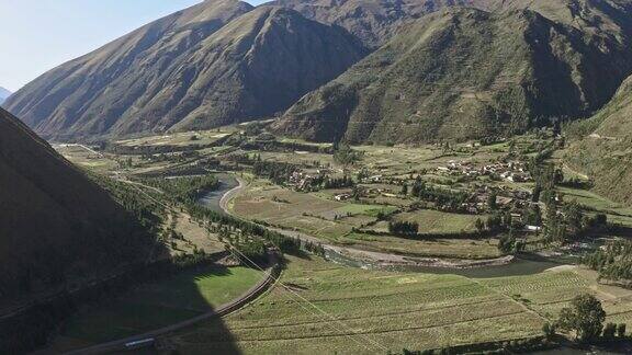 鸟瞰乌鲁班巴河和圣谷全景秘鲁库斯科