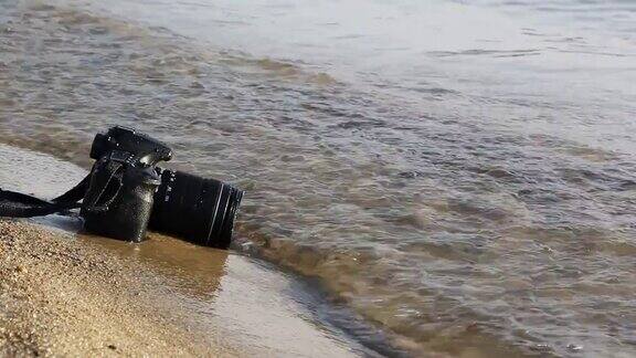 数码单反相机掉进水里