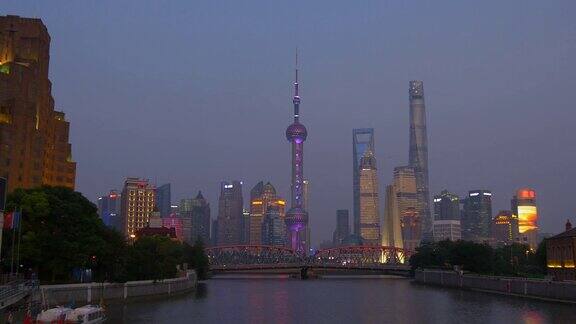 暮色映照上海市区著名的江湾全景4k中国
