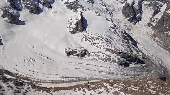 从Diavolezza山视角的Morteratsch冰川的航空全景图在伯尼纳阿尔卑斯山脉在格劳宾登瑞士