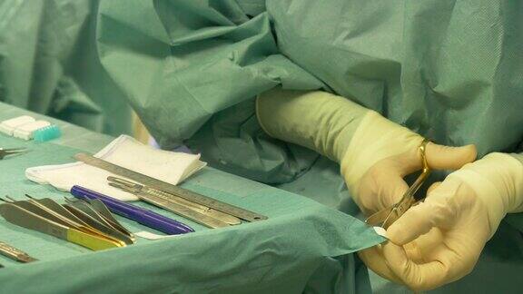 外科手术和外科医生在手术室使用设备