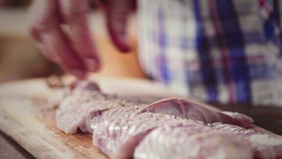 准备新鲜阿拉斯加鳕鱼片