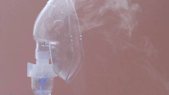 治疗哮喘的医疗设备和药物喷雾器吸入器垫星云哮喘消炎药支气管哮喘过敏概念