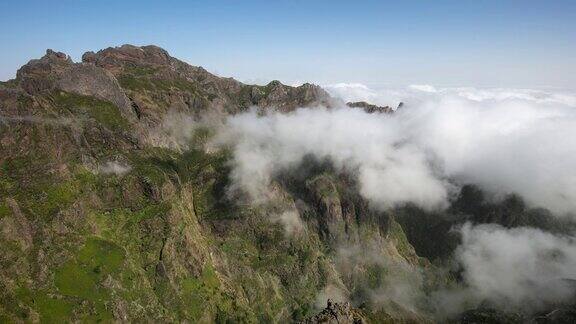 阿里耶罗峰山的景观在云马德拉-时间流逝