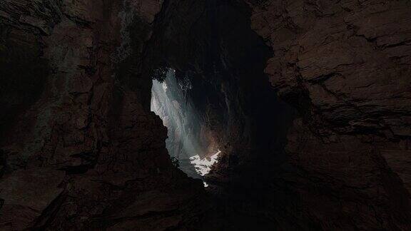 一个洞穴一束令人惊叹的光线透过天花板上的一个大洞照射进来