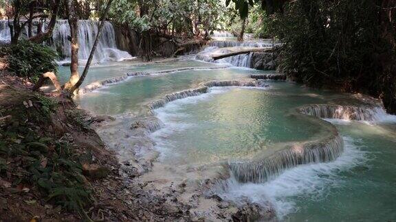 绿松石瀑布池