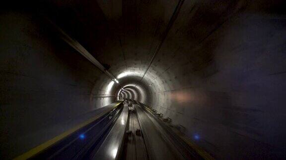 隧道中的4K火车与动态模糊在机场