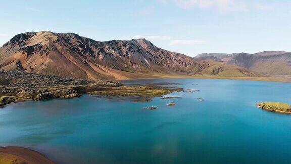 湖和山在夏季Landmannalaugar景观鸟瞰图-冰岛-欧洲