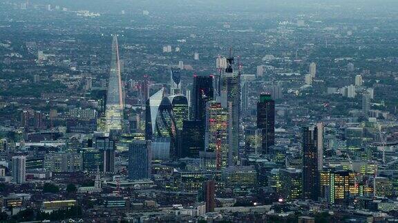 伦敦金融区摩天大楼鸟瞰图市内著名建筑这里是伦敦的金融中心之一黎明时分的城市风光英格兰英国用红色武器8K拍摄