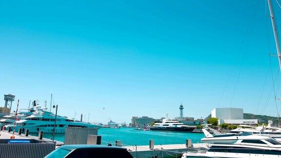 巴塞罗那背景游艇在港口
