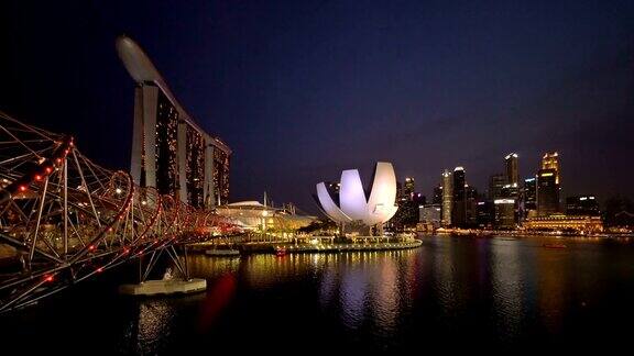 新加坡市中心滨海湾地区的夜晚金融区和摩天大楼