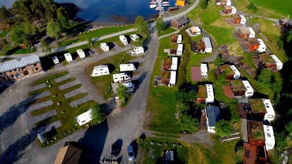 美丽的自然挪威鸟瞰营地放松