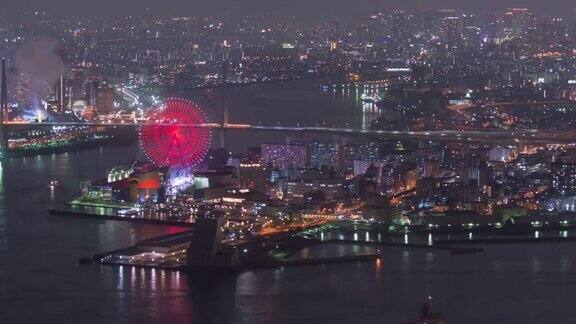 大阪湾在美丽的夜晚与游乐园在美丽的日本