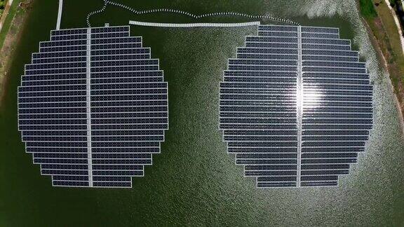 太阳能电池板安装在水面上