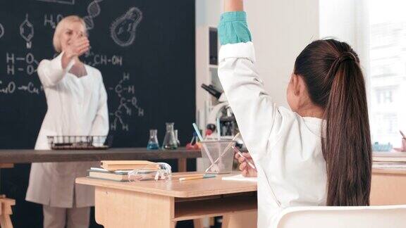 慢女人教孩子化学