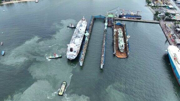 干船坞集装箱货船概念维修服务保险和维修货船概念货运代理服务维修保险