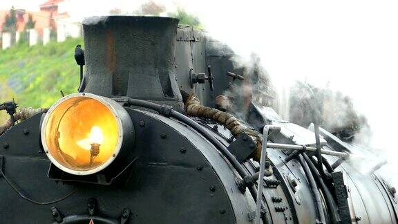 老式蒸汽火车准备送