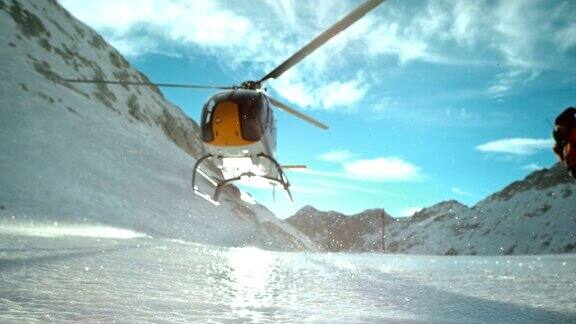 SLOMOLD直升机在结冰的地面上空盘旋