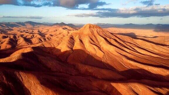 飞越富埃特文图拉岛的沙漠景观