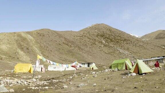 达马萨拉帐篷营地在Larke山口海拔4500米Manaslu电路长途跋涉