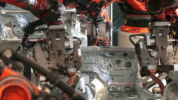机器人在车身上焊接