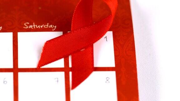 红丝带象征着艾滋病落在日历上