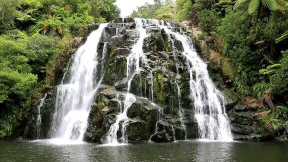 大自然中的瀑布北岛新西兰
