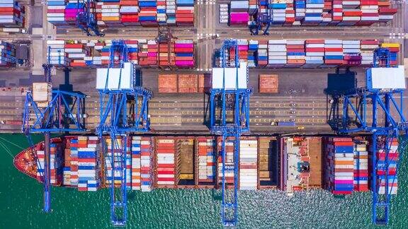 深海港口集装箱船装卸远洋集装箱船物流进出口运输业务高空俯视