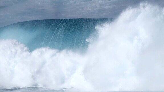 夏威夷瓦胡岛北岸强大海浪
