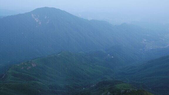中国五大名山之一的南岳衡山位于湖南省长沙市