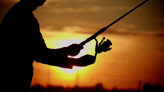 一个在巴拿马钓鱼的男人-日落