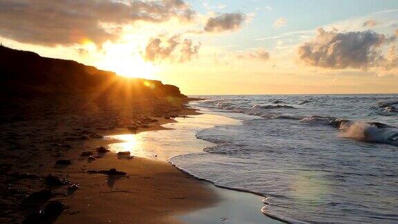 金色的海滩日落
