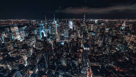 鸟瞰图曼哈顿市中心在夜晚纽约市