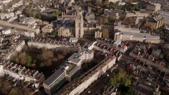英国布里斯托尔宁静的乔治伯克利广场上空中接近布里斯托尔大学