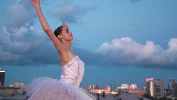 芭蕾舞者的芭蕾背景是云城优雅柔韧的舞女