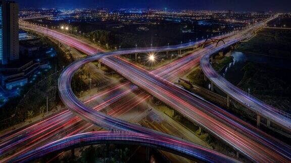 城市晚高峰快速移动夜间交通开快灯