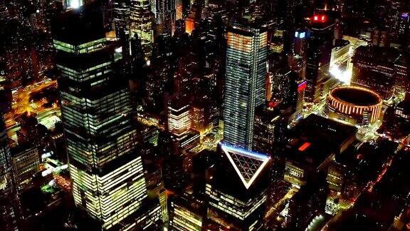 空中拍摄的市中心夜间4K