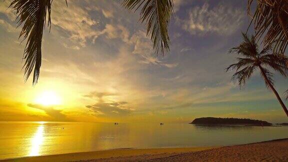 夕阳下美丽的热带海滩和海洋