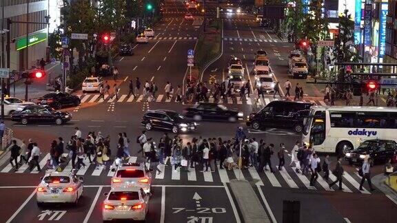 夜行新宿的人们