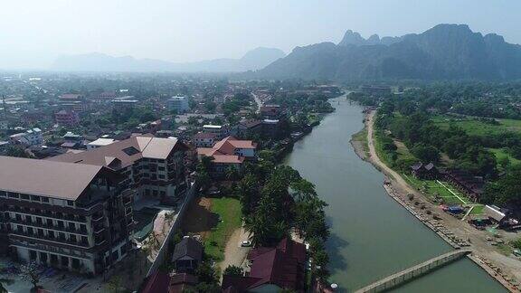从空中俯瞰老挝万荣市