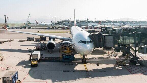 飞机停靠在候机楼门口的时间间隔装好行李准备起飞飞机过境起飞运营航空旅行运输的行业理念