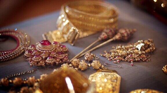 古代黄金珠宝首饰与泰国风格的宝石