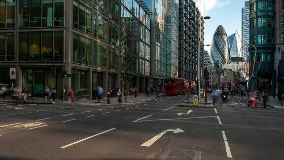 慢镜头:英国伦敦市中心利物浦大街上的通勤人群