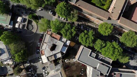 空中建筑罗马视图在上面罗马房屋的鸟瞰图飞过房屋和街道