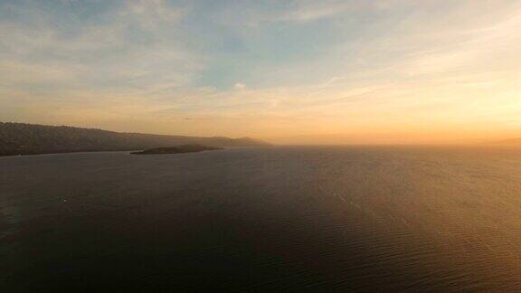 海上美丽的日落鸟瞰图宿务岛