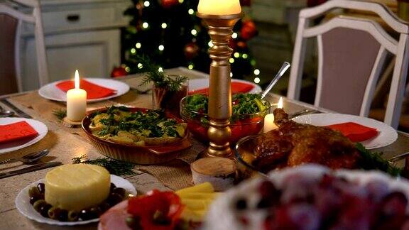 圣诞装饰餐桌