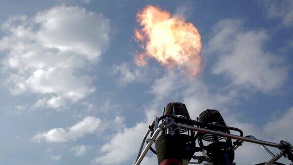 热气球发动机工作喷射火焰